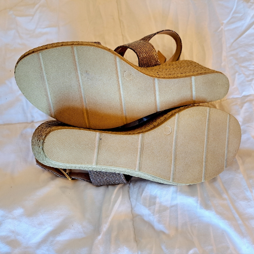 Seychelles Downtime Bronze Metallic Wedges - Picture 7 of 9